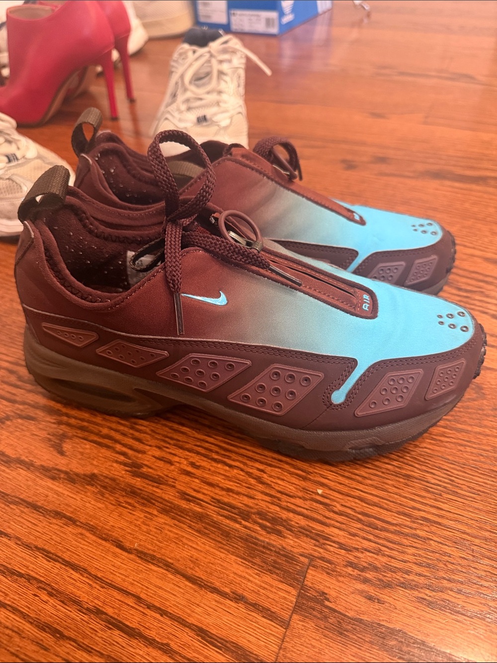 Nike Kids Two-Tone Turquoise and Maroon Slip-On Sneakers size 8.5 woman’s